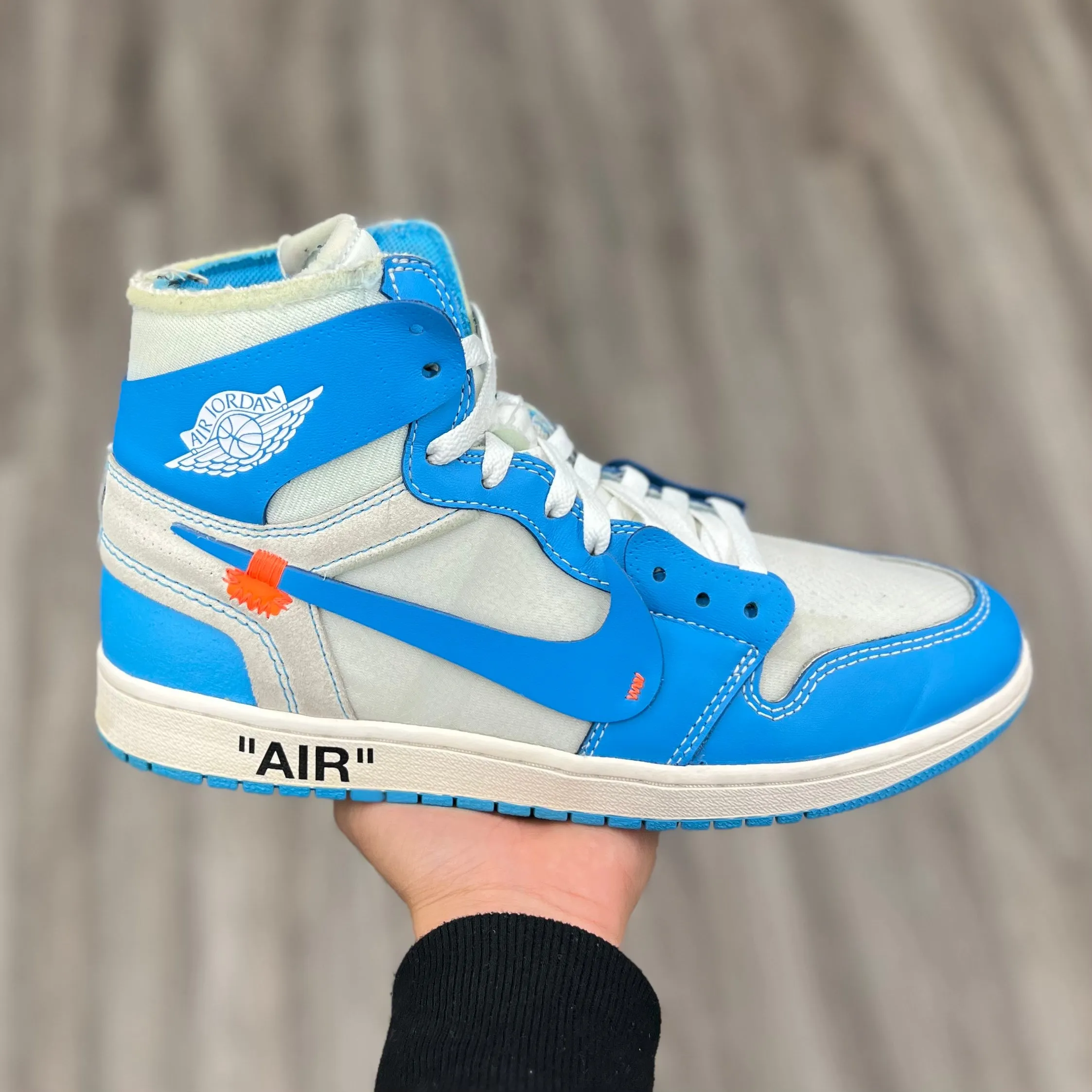 Air Jordan 1 Retro x Off White  University Blue “UNC”