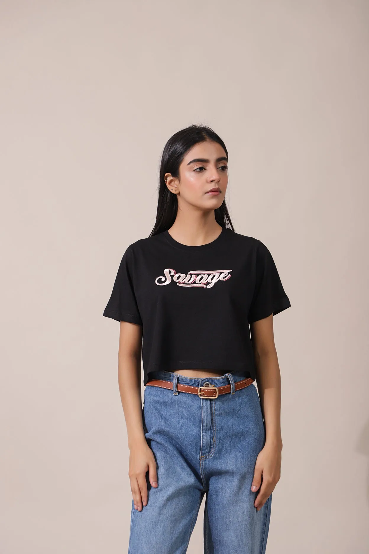 CROPPED EMBROIDERED TEE