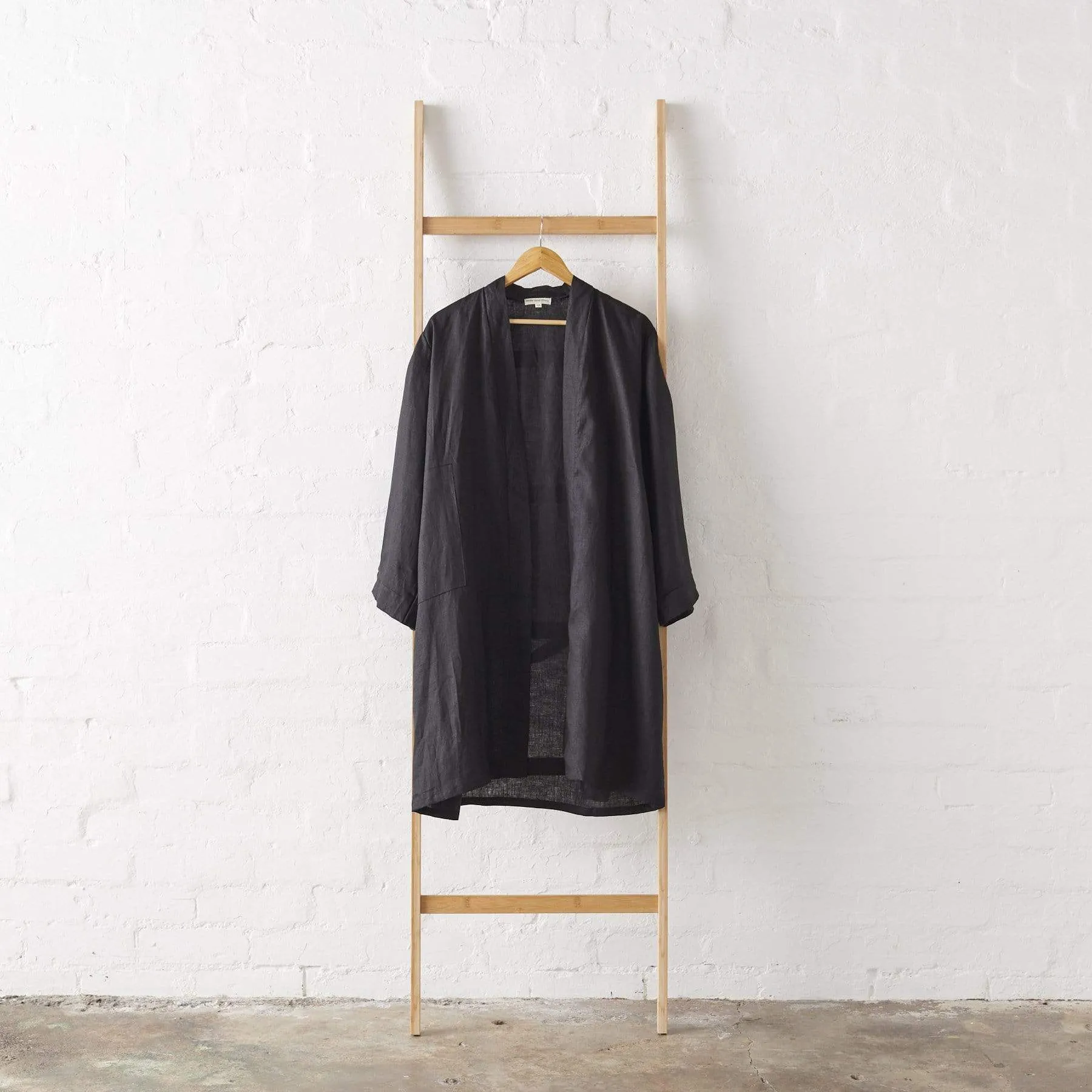 Linen Bathrobe in Black