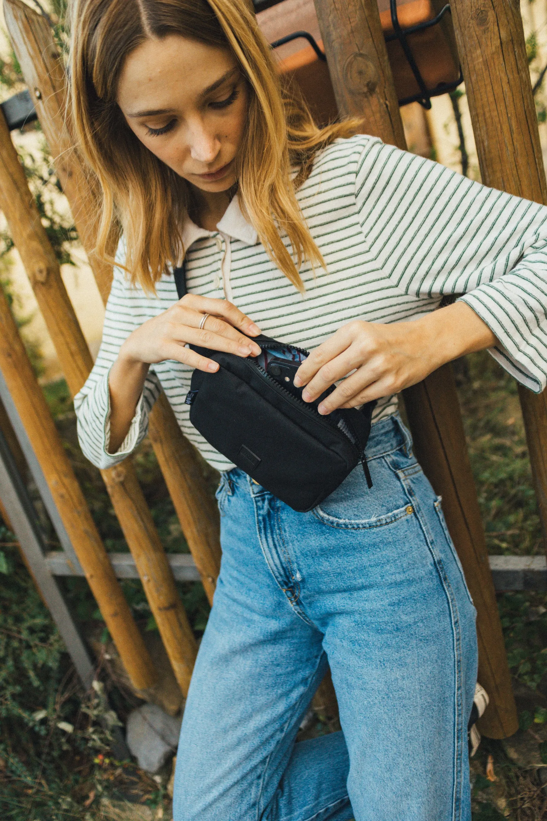 Reef Crossbody Black