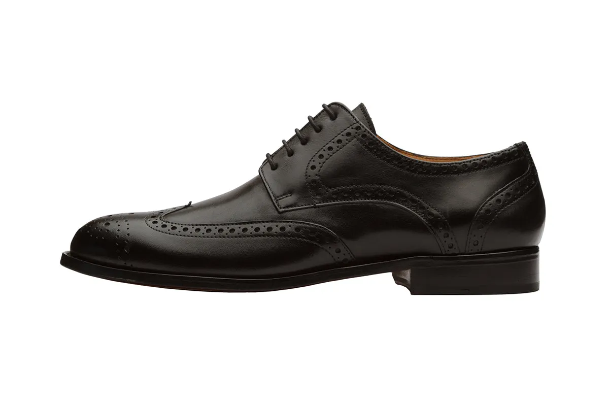 WINGCAP BROGUE WITH MEDALLION – Black